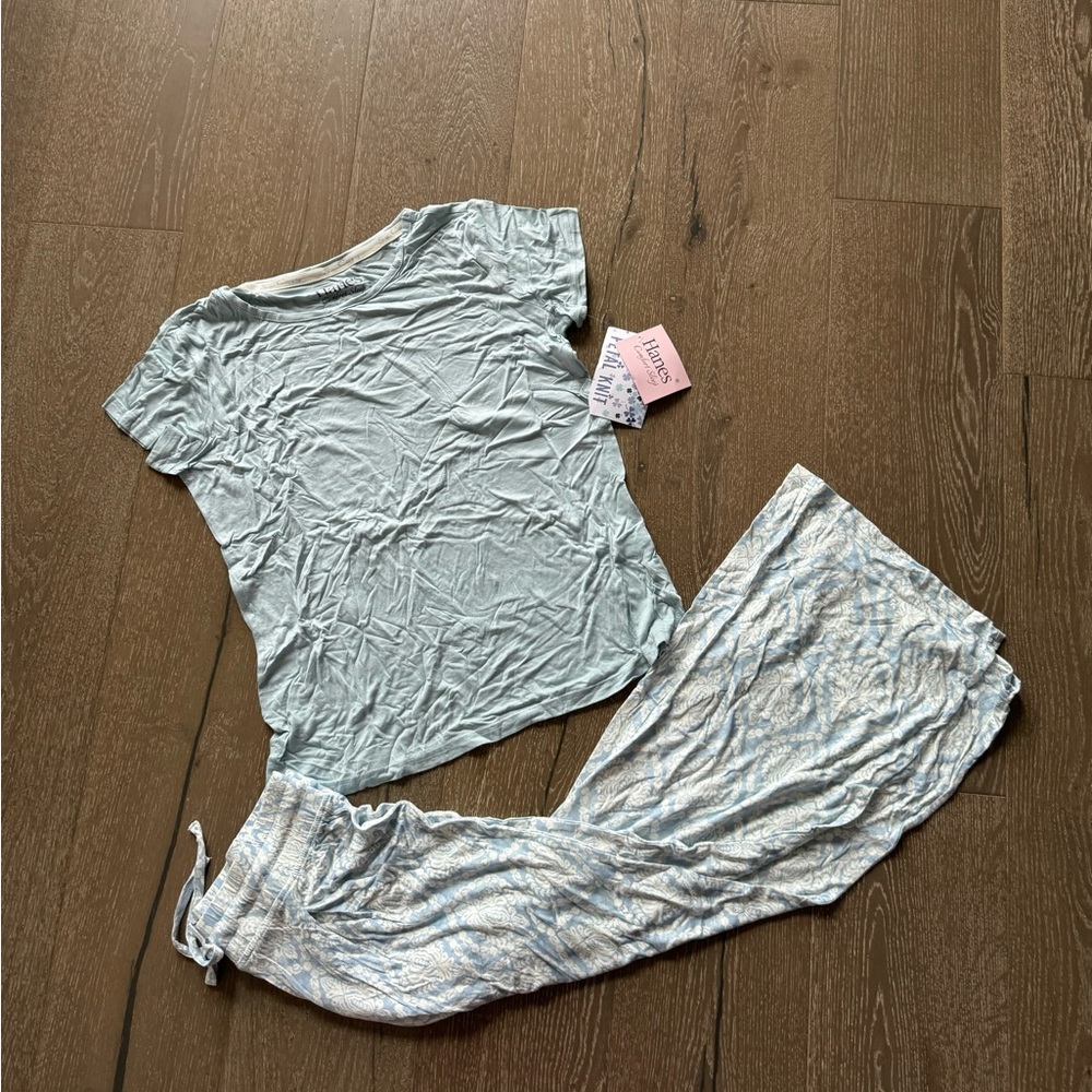 Hanes petal knit pajama set